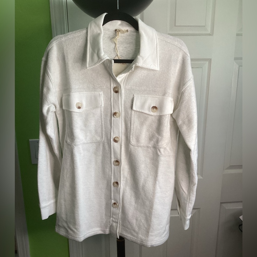 SALE - Hem & Thread Off White Button-Down Shacket, size Small, NWT